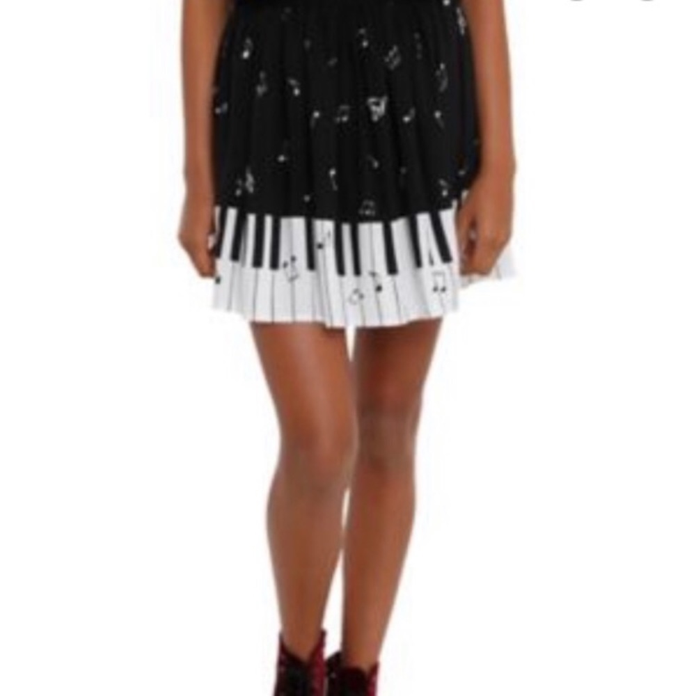 Piano 🎹 printed skirt
